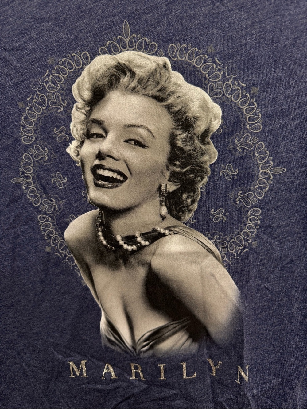 Marilyn Monroe Young and Glamorous Licensed T-shirt Sz Medium